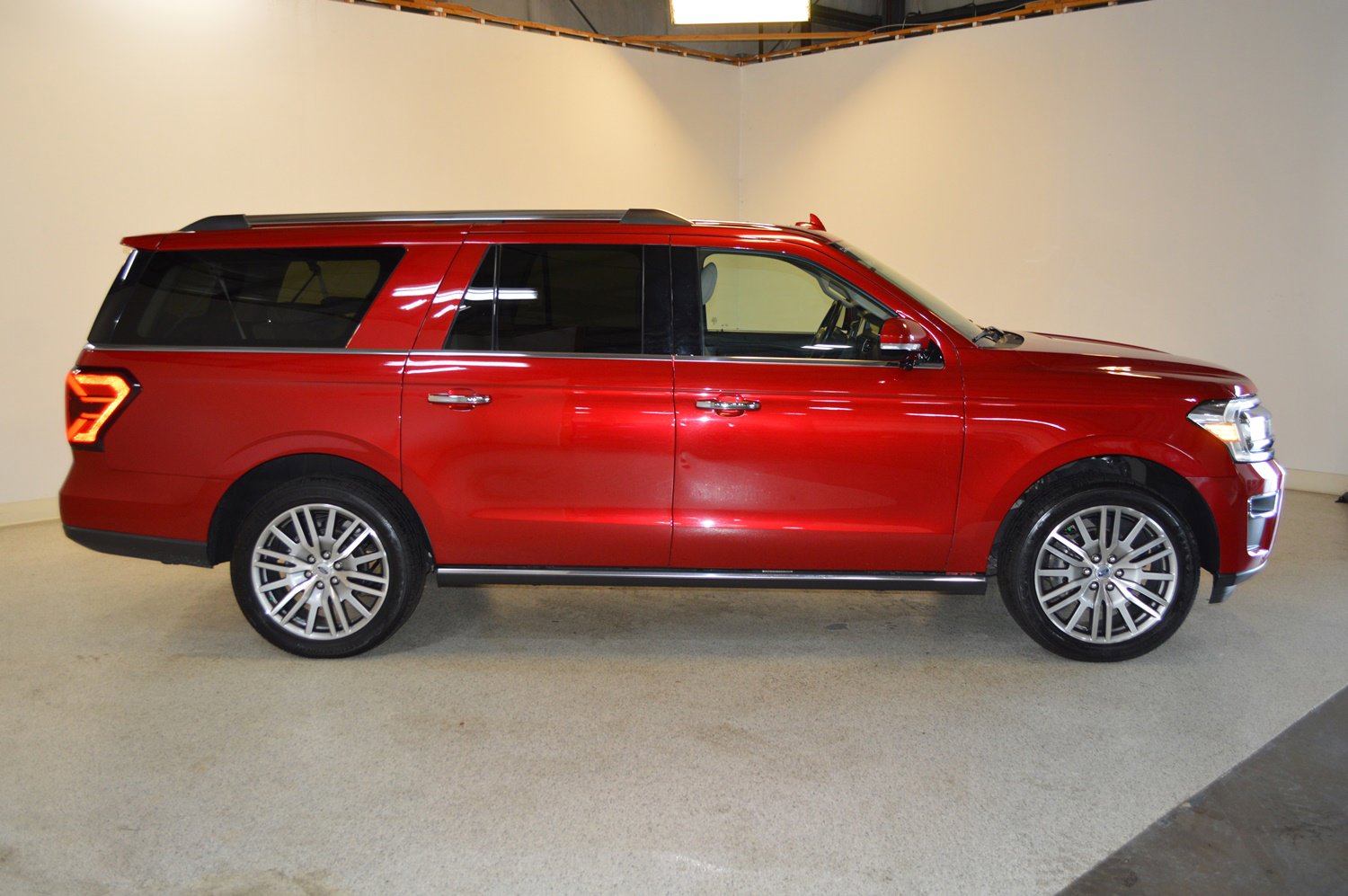 Used 2022 Ford Expedition Max Limited image 2
