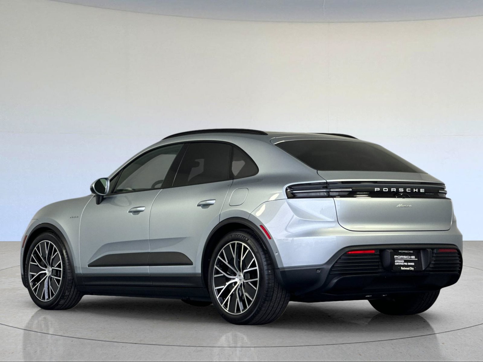 Certified 2025 Porsche Macan Electric RWD image 3