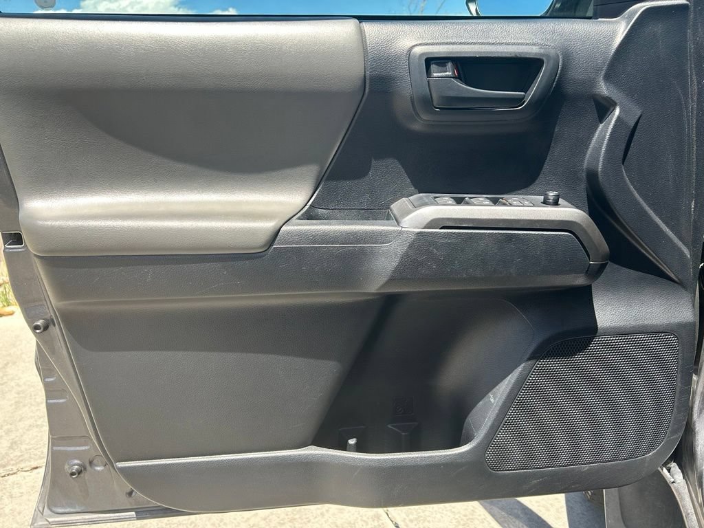 Used 2019 Toyota Tacoma SR5 AWD/4WD image 12