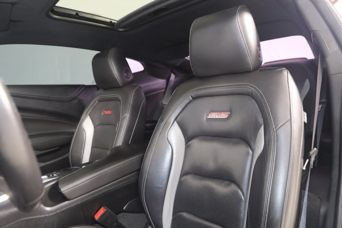 Used 2020 Chevrolet Camaro SS RWD image 30