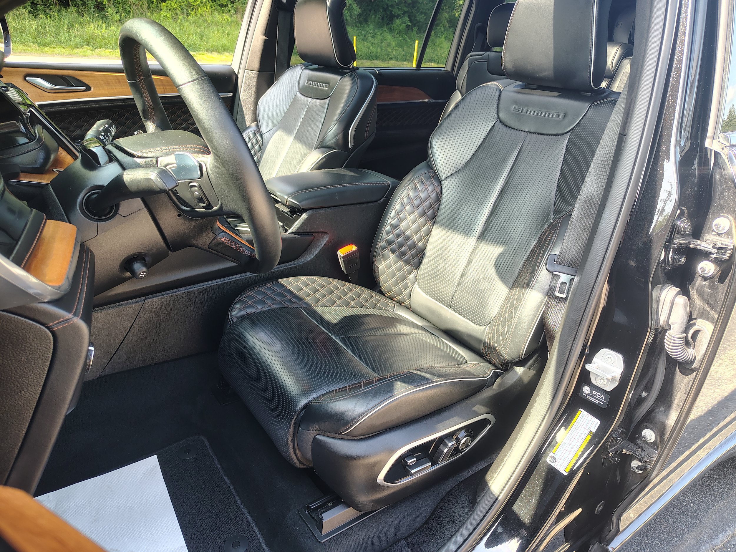 Certified 2025 Jeep Grand Cherokee L Summit AWD/4WD image 19