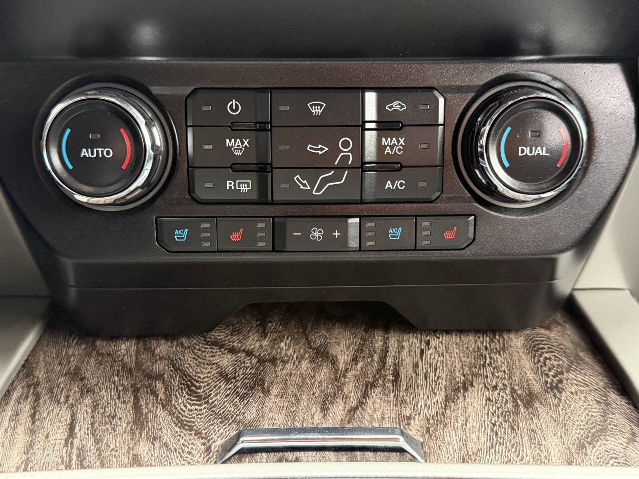 Used 2019 Ford F250 Lariat w/ Lariat Ultimate Package AWD/4WD image 29