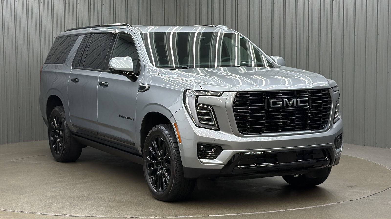 Used 2025 GMC Yukon XL Denali w/ Sun & Power Step Package AWD/4WD image 7