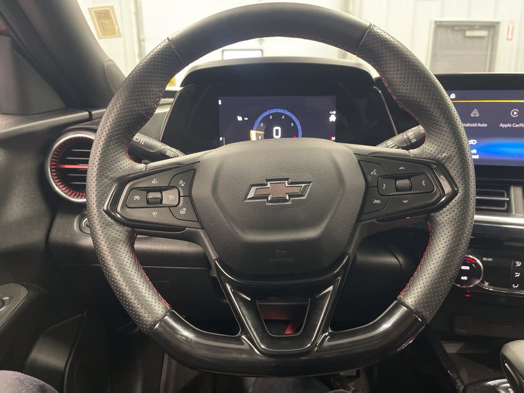 Used 2024 Chevrolet Trax RS w/ Sunroof Package FWD image 23
