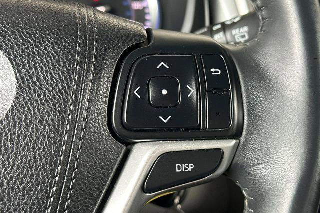 Used 2016 Toyota Highlander Plus w/ Preferred Accessory Package FWD image 32