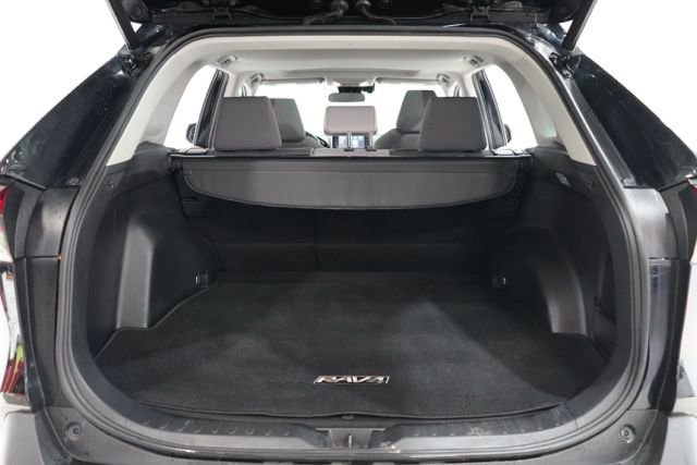 Used 2021 Toyota RAV4 XLE w/ Convenience Package image 34