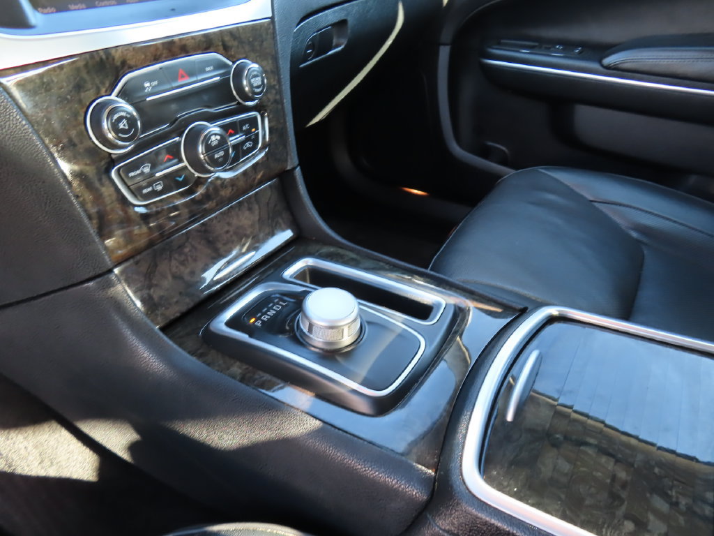 Used 2015 Chrysler 300 C RWD image 6