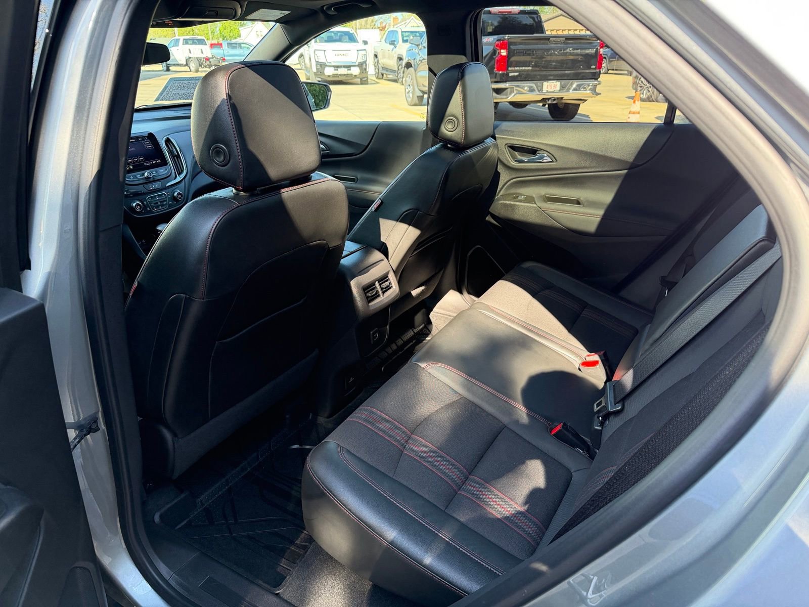 Used 2023 Chevrolet Equinox RS FWD image 5