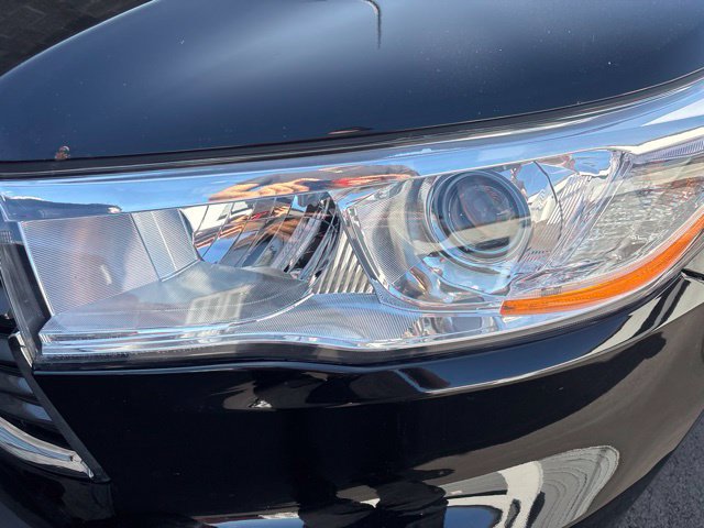 Used 2016 Toyota Highlander Limited Platinum AWD/4WD image 2