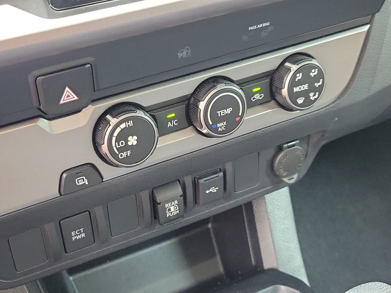 Used 2020 Toyota Tacoma SR5 RWD image 26