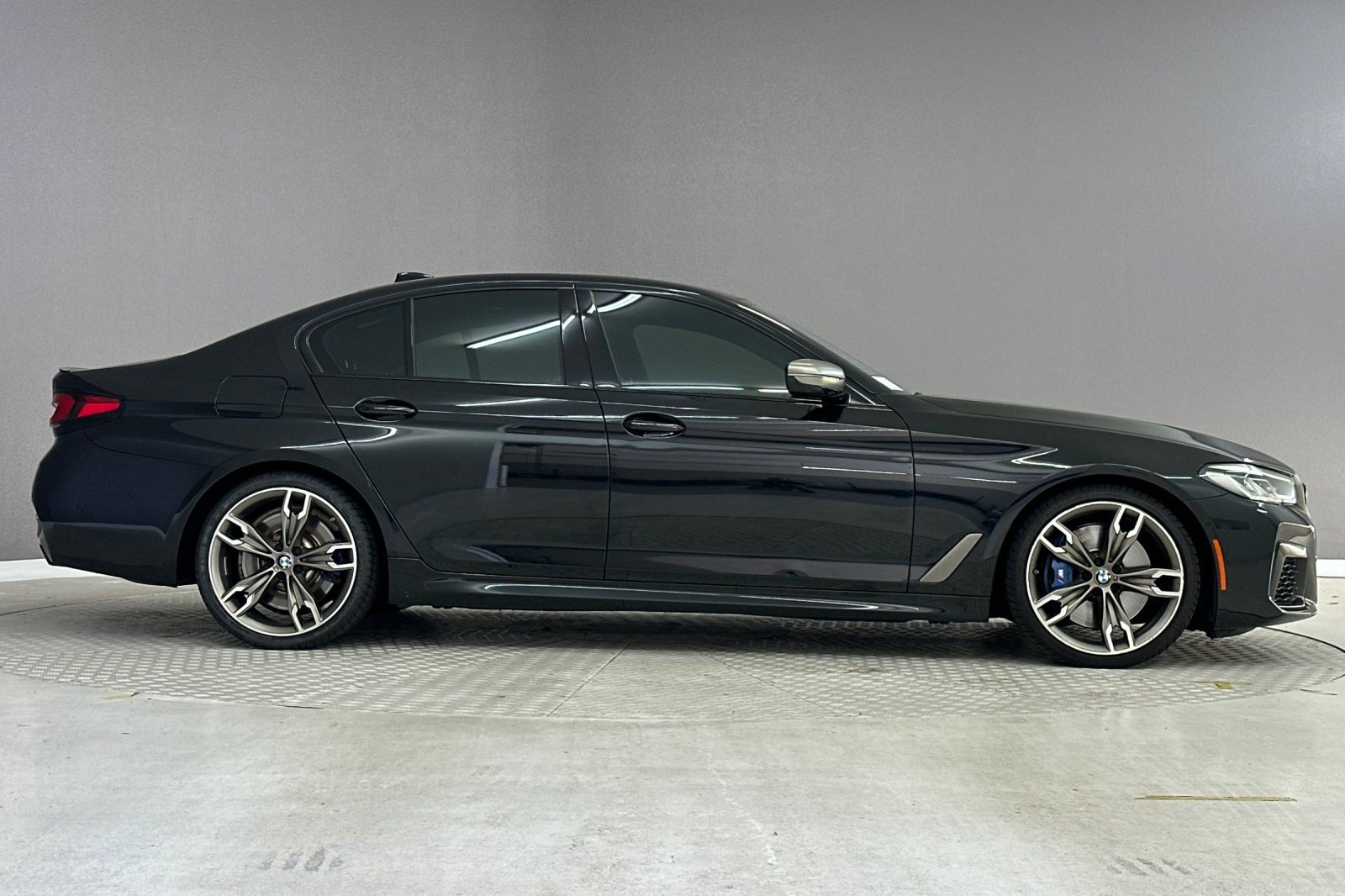 Certified 2023 BMW M550i xDrive AWD/4WD image 7