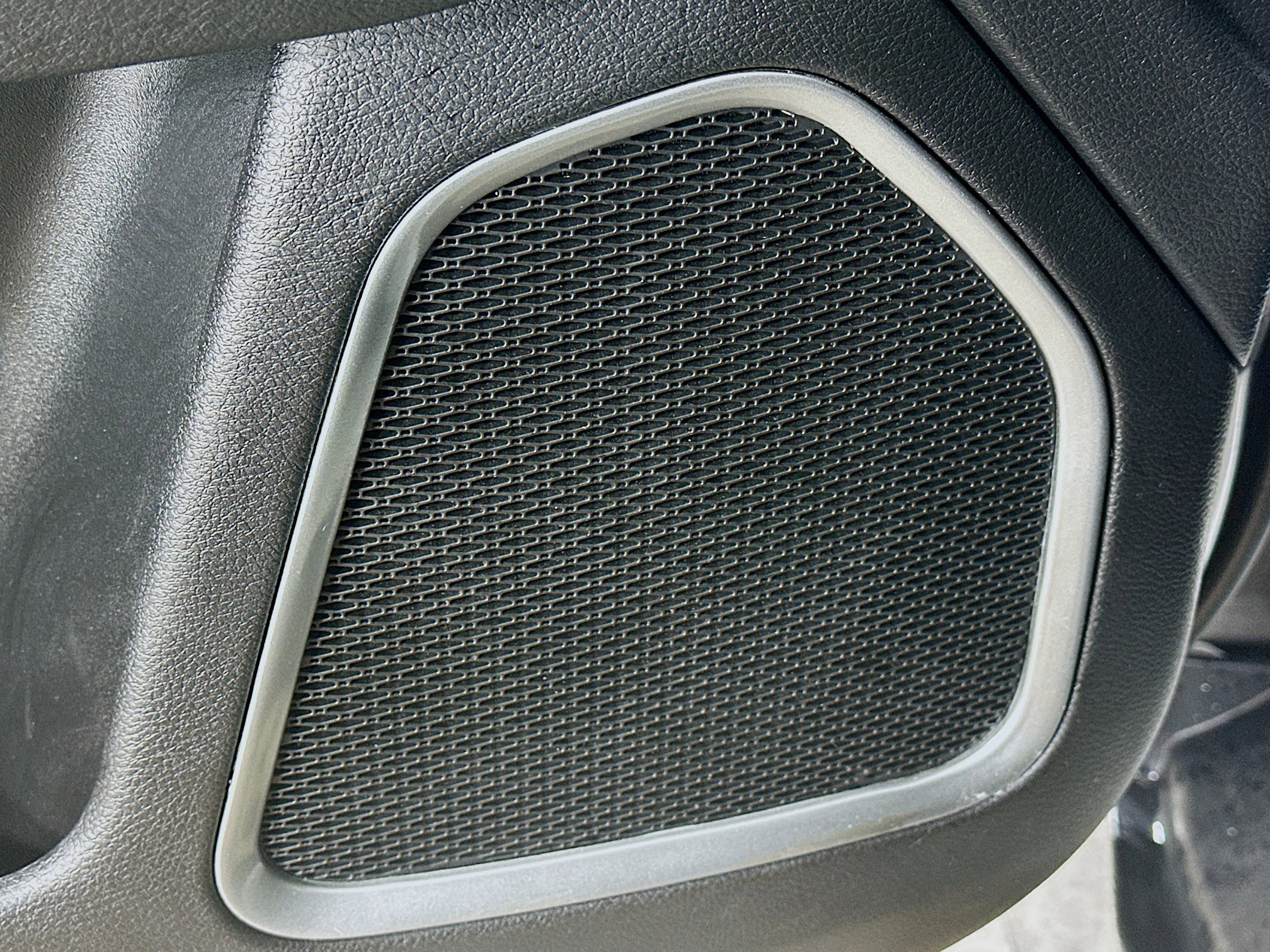 Certified 2025 Jeep Compass Latitude image 23