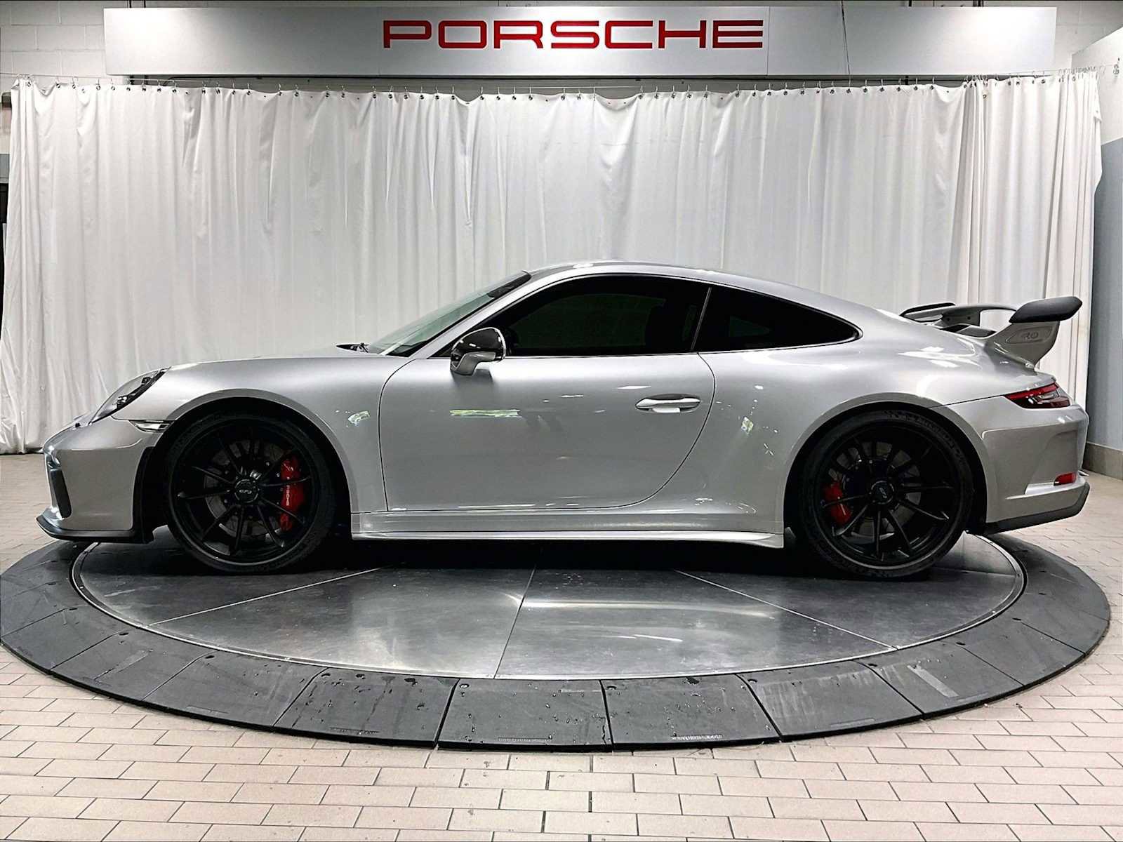 Used 2018 Porsche 911 GT3 image 2