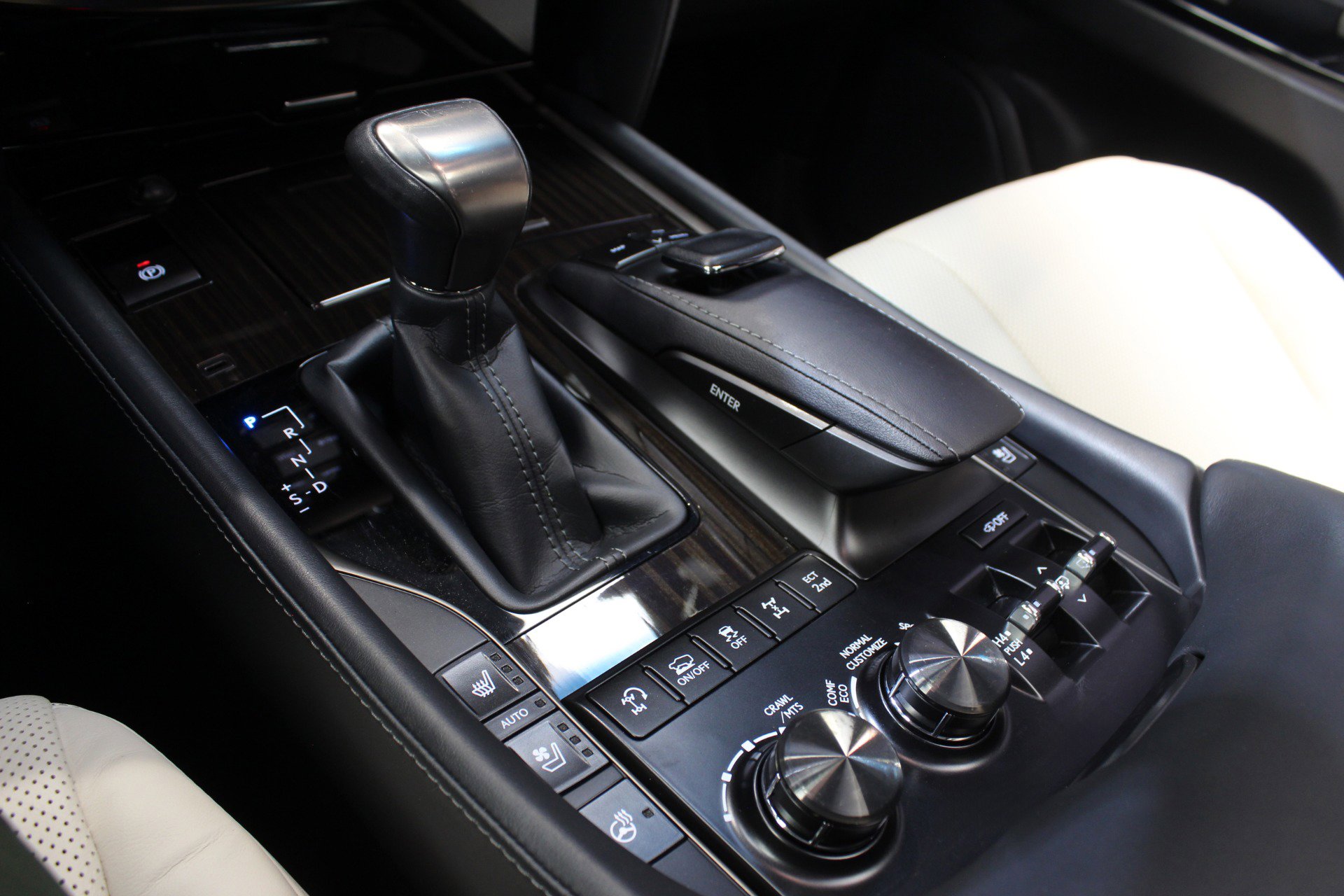 Used 2019 Lexus LX 570 Three-Row Inspiration Series w w/ Inspiration Series image 66