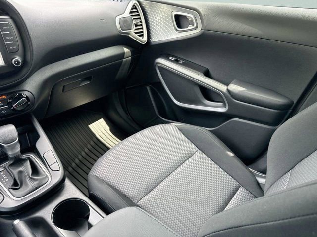 Used 2025 Kia Soul LX w/ LX Technology Package image 13