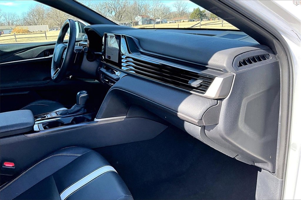 Used 2025 Toyota Camry SE image 14