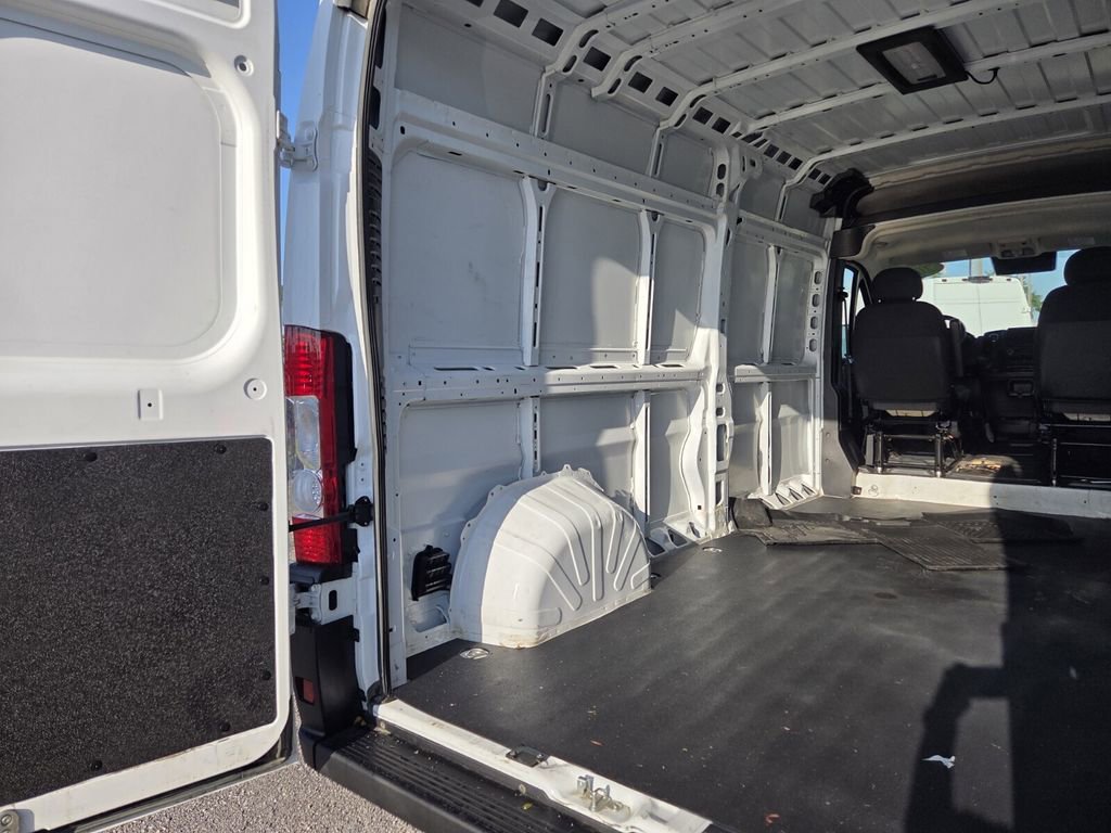 Used 2025 RAM ProMaster 2500 w/ Convenience Group FWD image 24