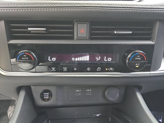 Used 2024 Nissan Rogue SV FWD image 24