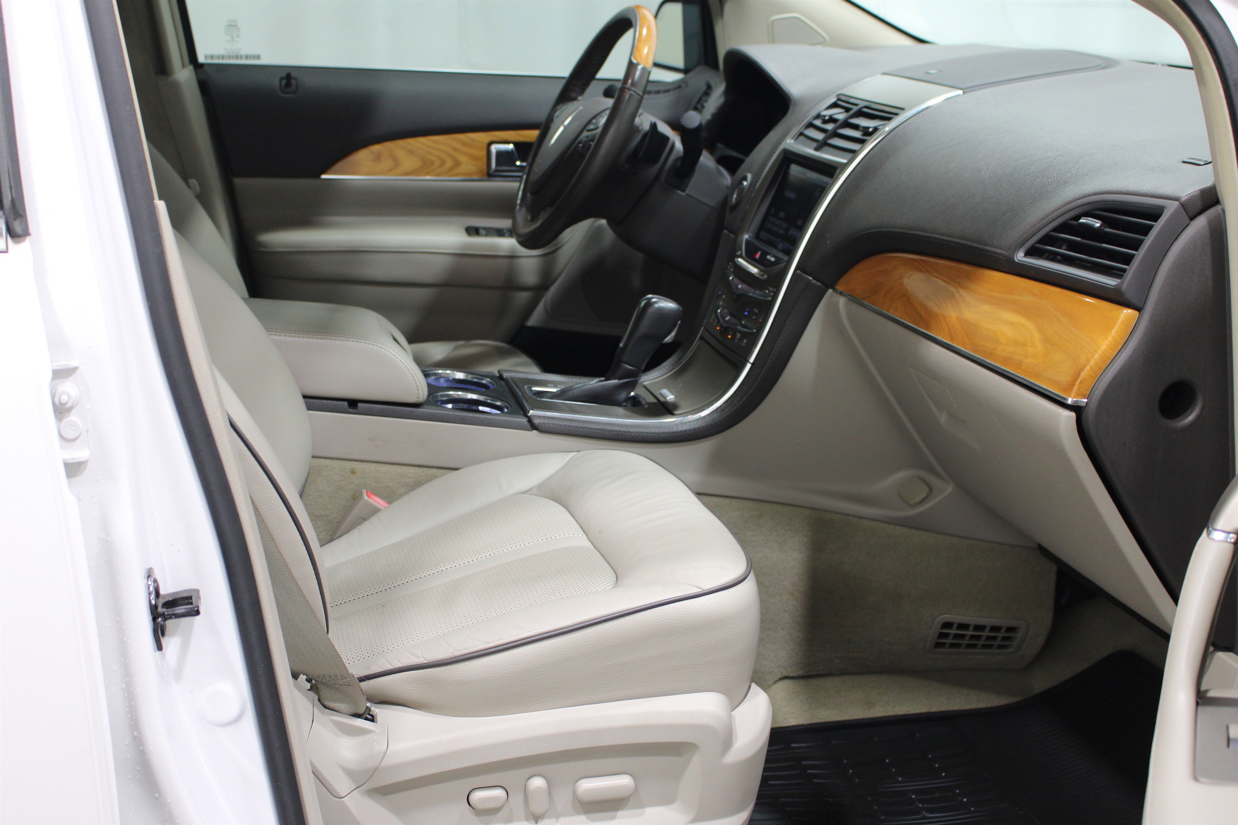 Used 2014 Lincoln MKX AWD w/ Equipment Group 102A image 29