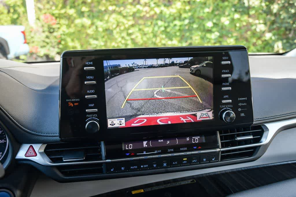 Used 2021 Toyota Sienna Limited FWD image 24
