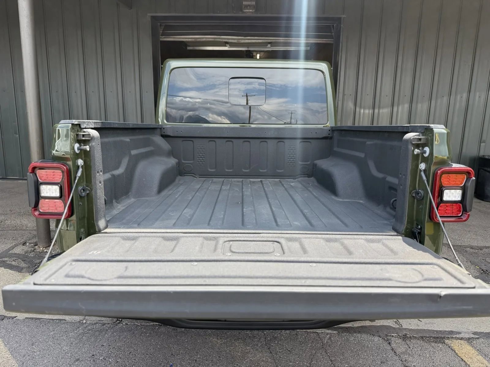 Used 2022 Jeep Gladiator Rubicon w/ LED Lighting Group image 17