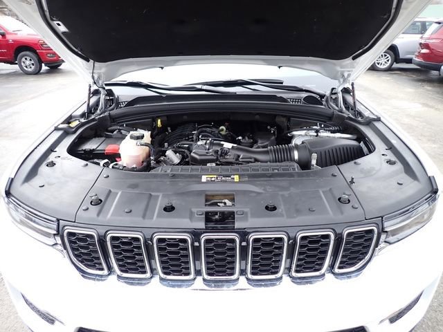 Used 2023 Jeep Grand Cherokee Limited AWD/4WD image 12