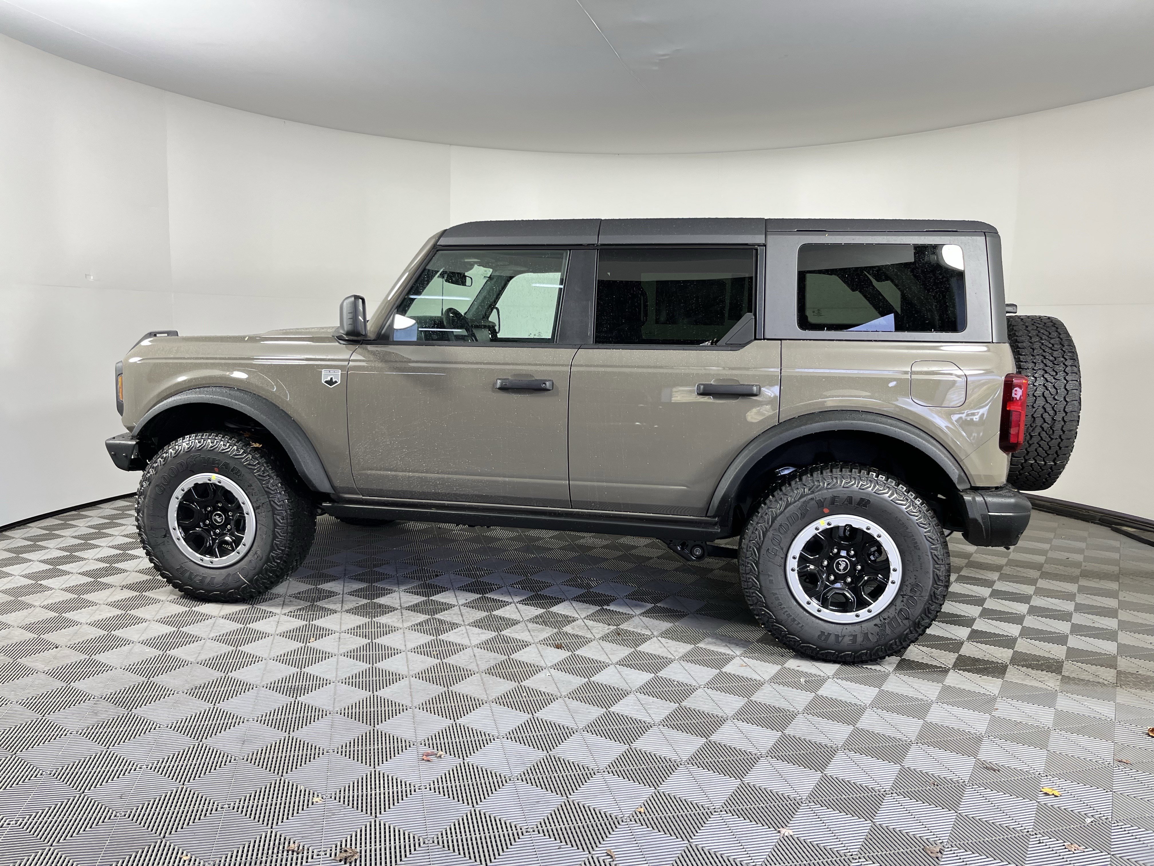New 2025 Ford Bronco Big Bend w/ Black Diamond Package AWD/4WD image 2