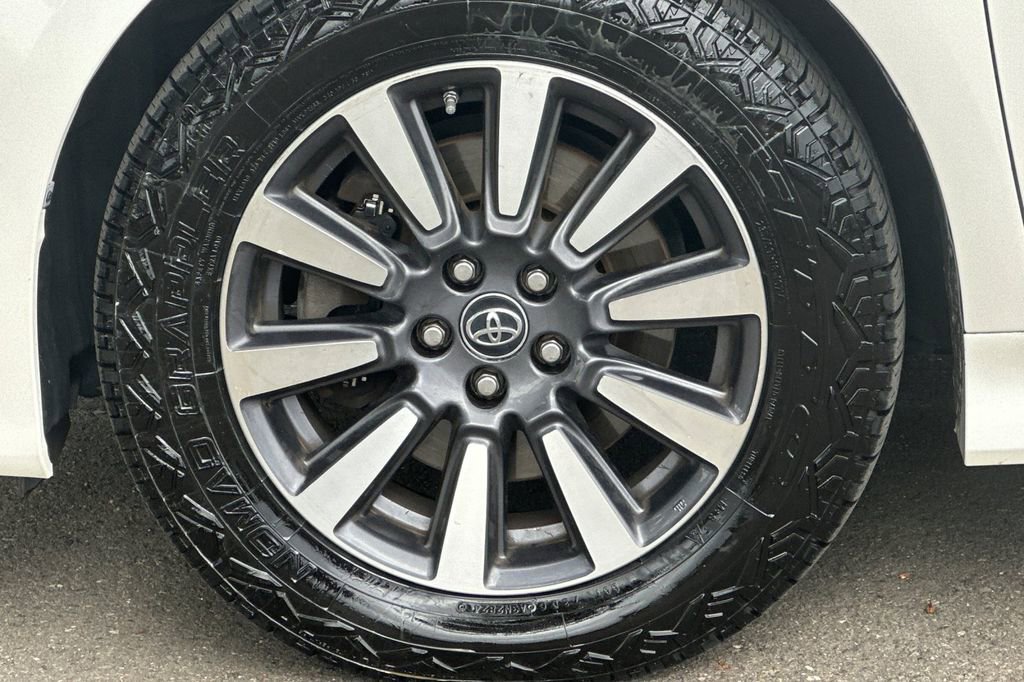 Used 2018 Toyota Sienna Limited AWD/4WD image 26