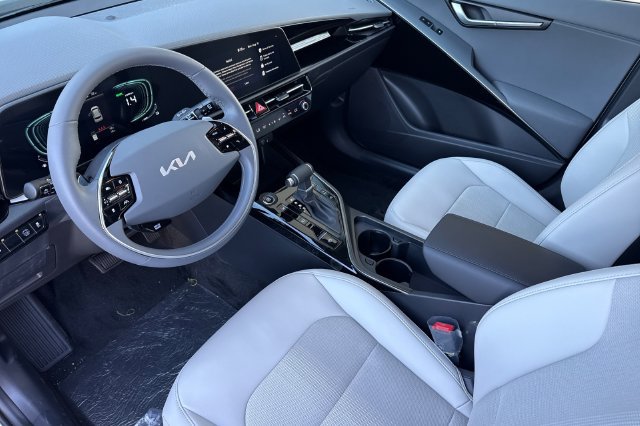 New 2026 Kia Niro EX FWD image 11