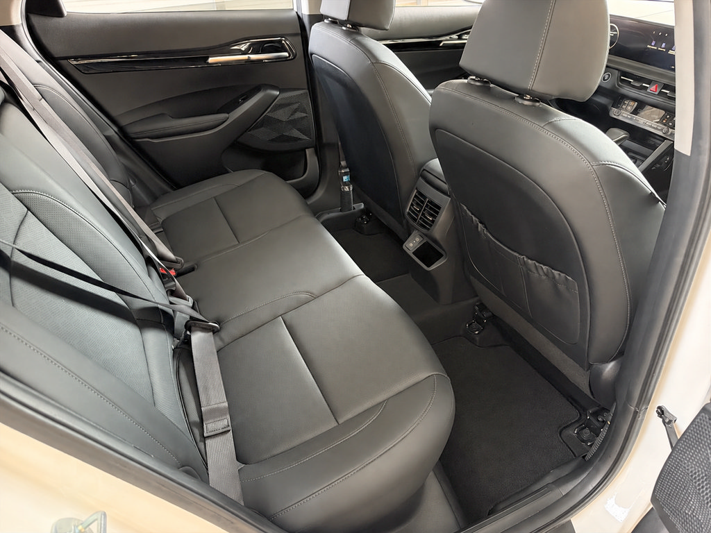 Used 2024 Kia Seltos EX FWD image 33
