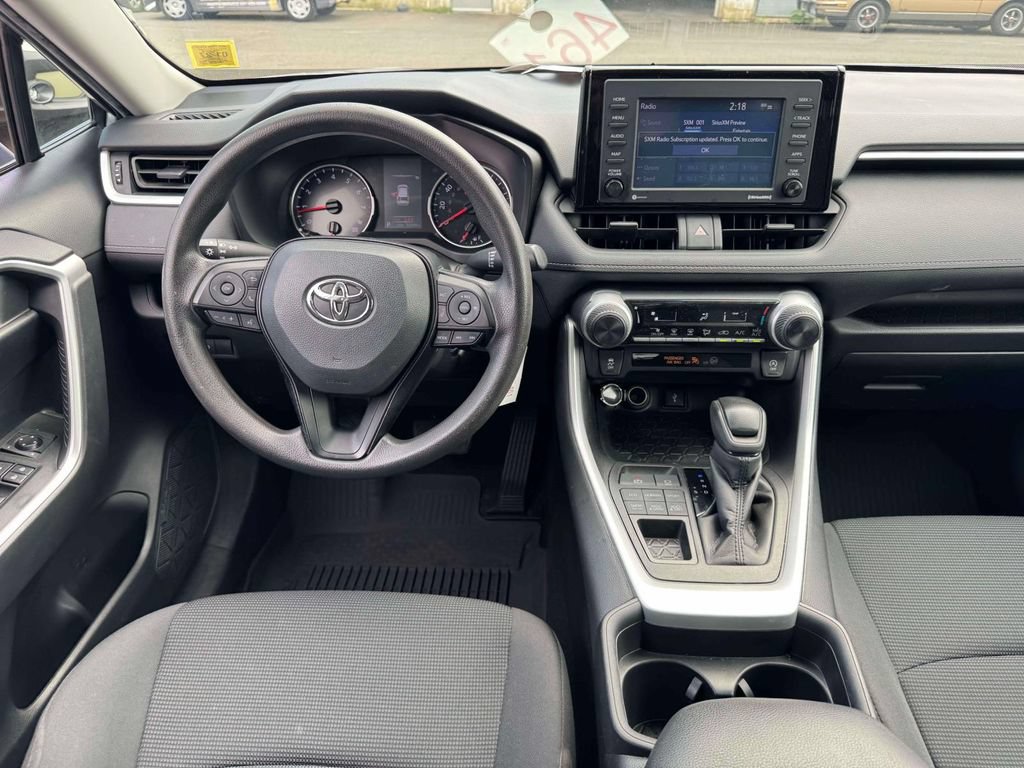 Used 2021 Toyota RAV4 LE AWD/4WD image 16
