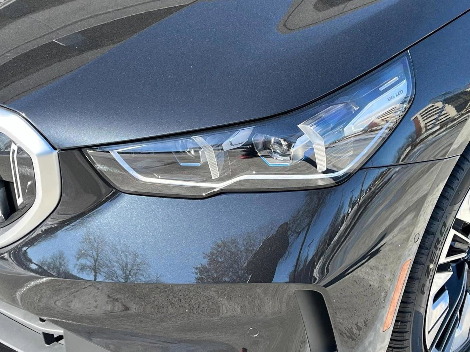 Certified 2025 BMW 530i xDrive w/ Premium Package image 32