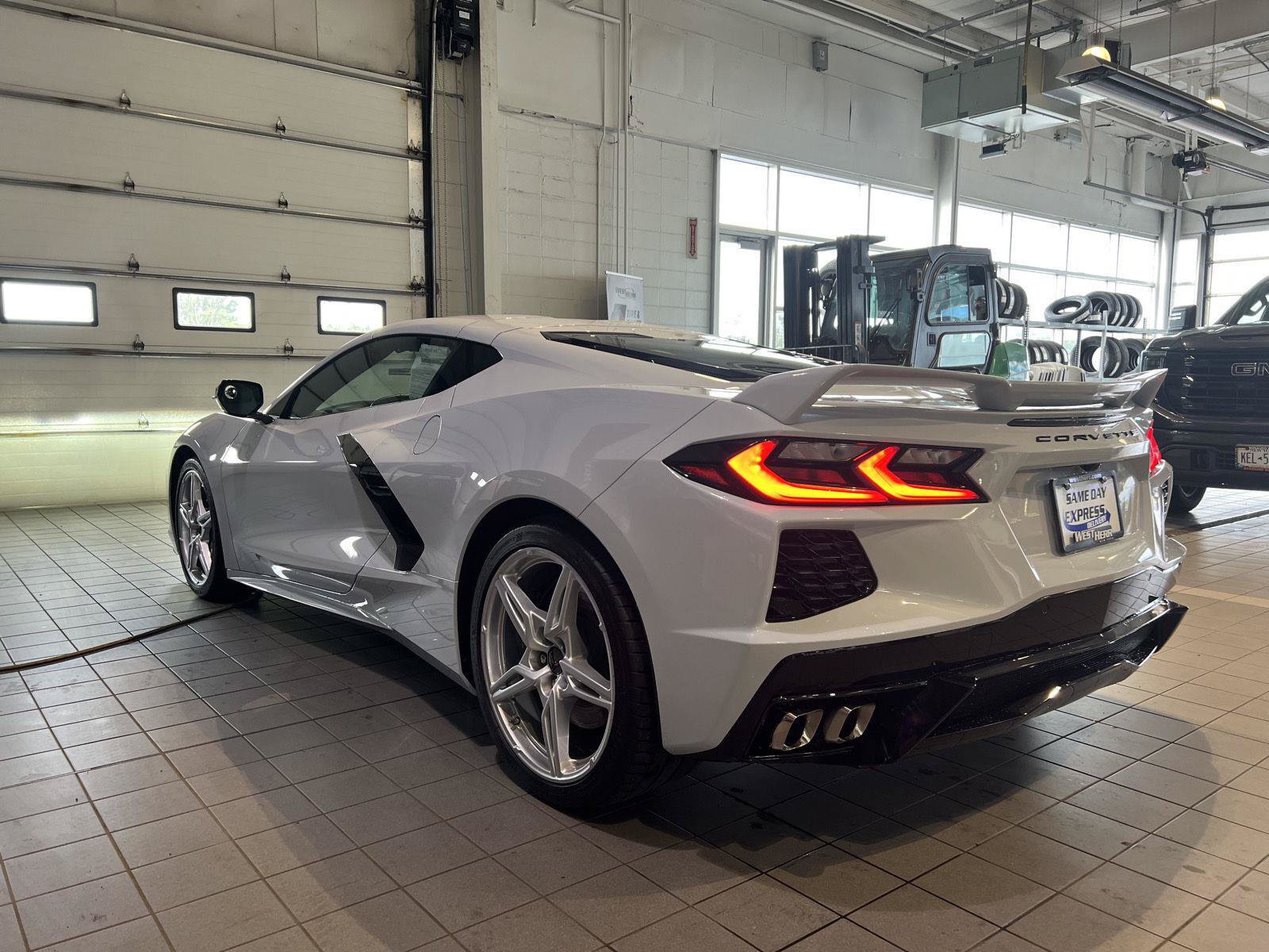 Used 2022 Chevrolet Corvette Stingray Coupe w/ Z51 Performance Package RWD image 7
