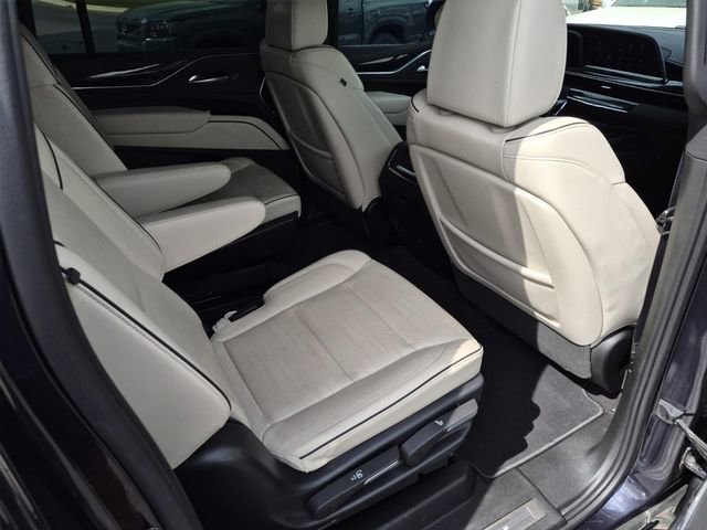 Used 2023 Cadillac Escalade ESV Sport w/ Touring Package image 19