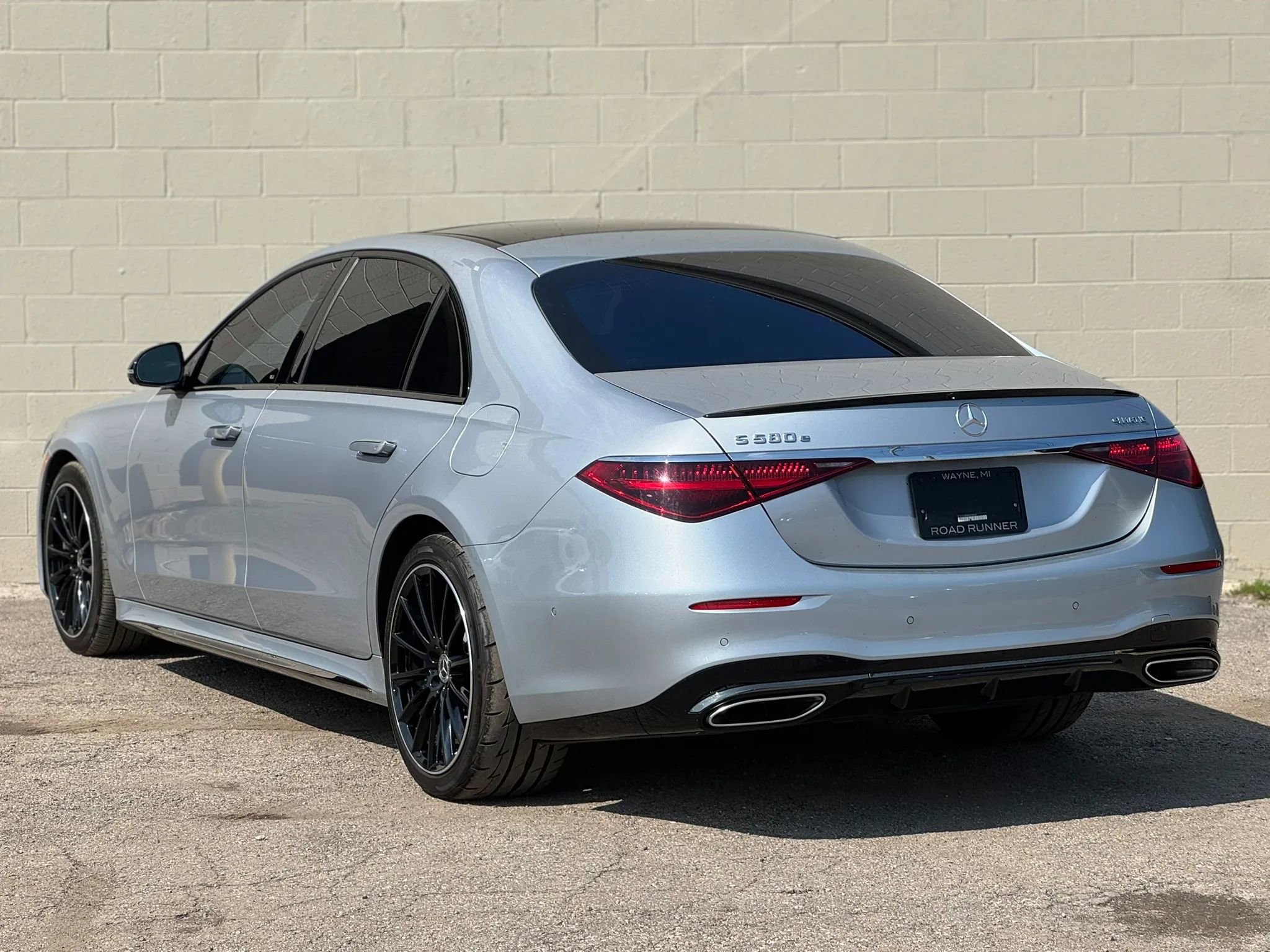 Used 2023 Mercedes-Benz S 580e 4MATIC Sedan w/ AMG Line image 5