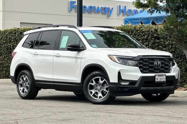 Certified 2023 Honda Passport TrailSport image 2