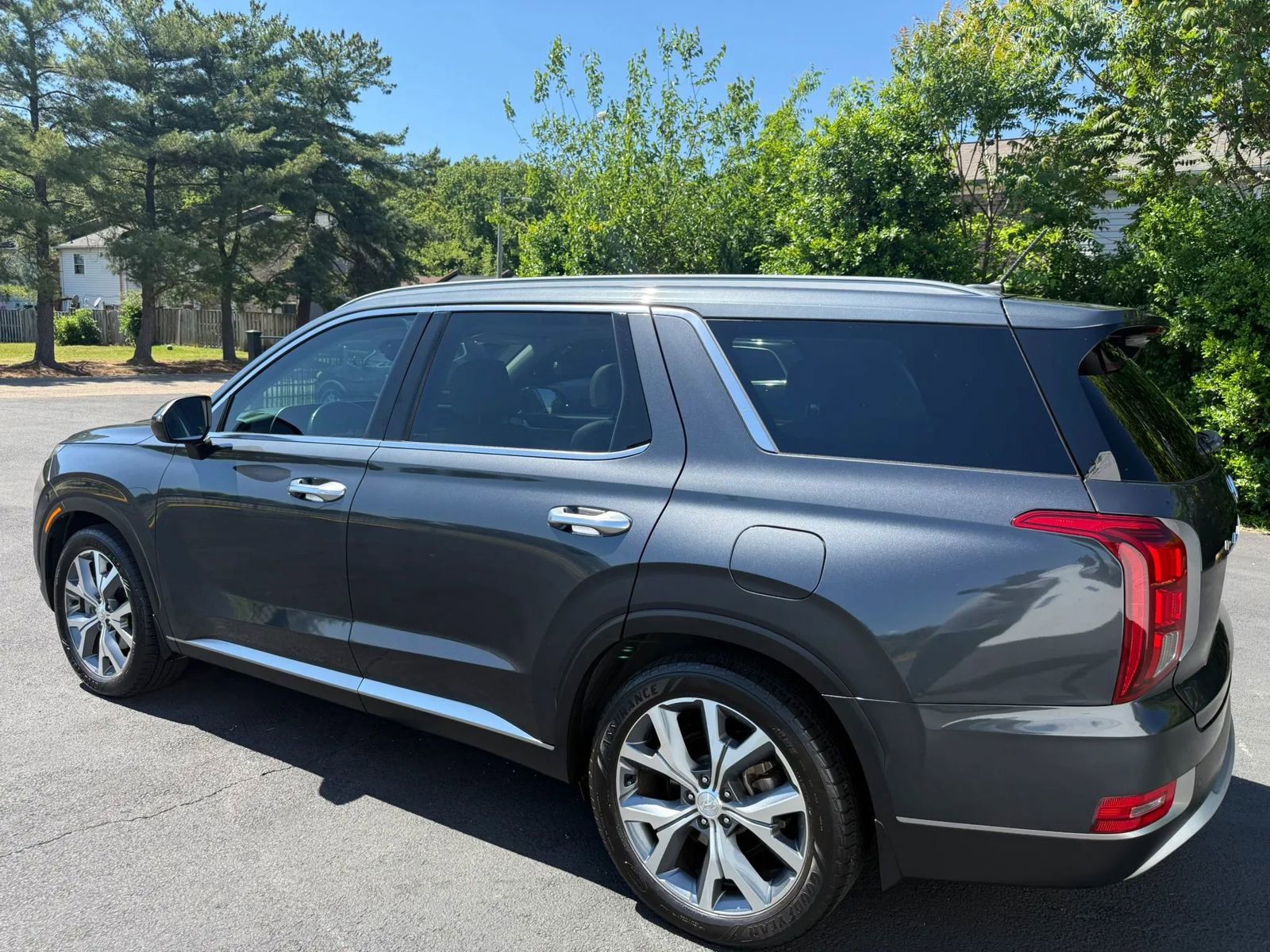 Used 2020 Hyundai Palisade SEL w/ Premium Package FWD image 3