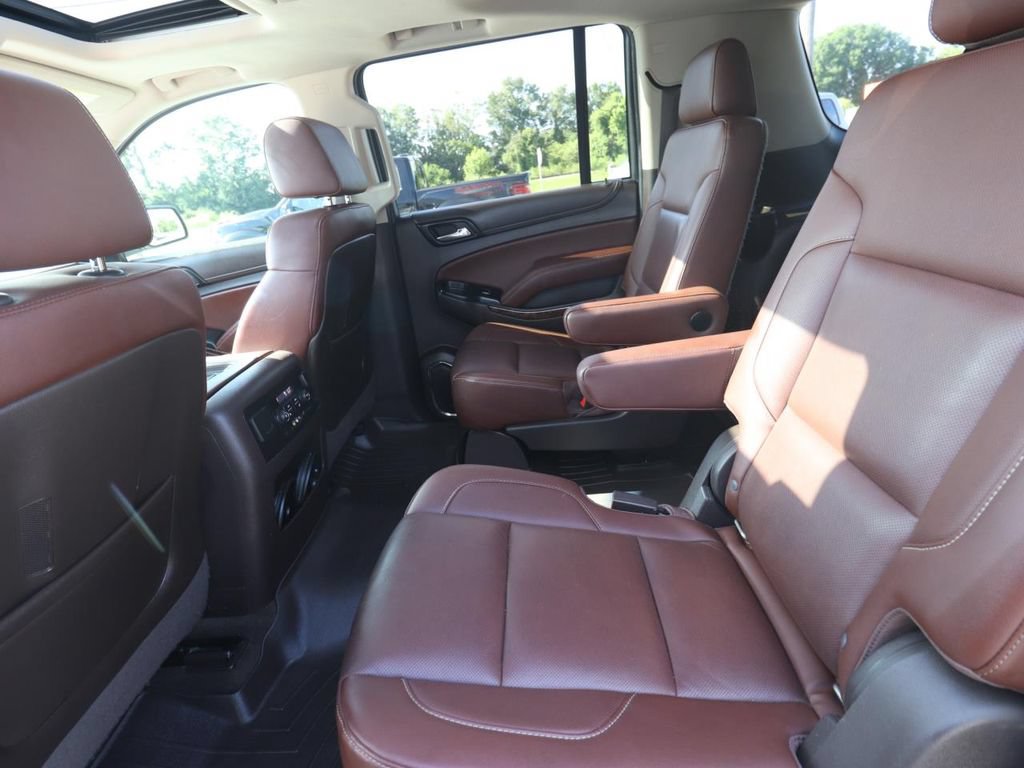 Used 2016 Chevrolet Suburban LTZ RWD image 6