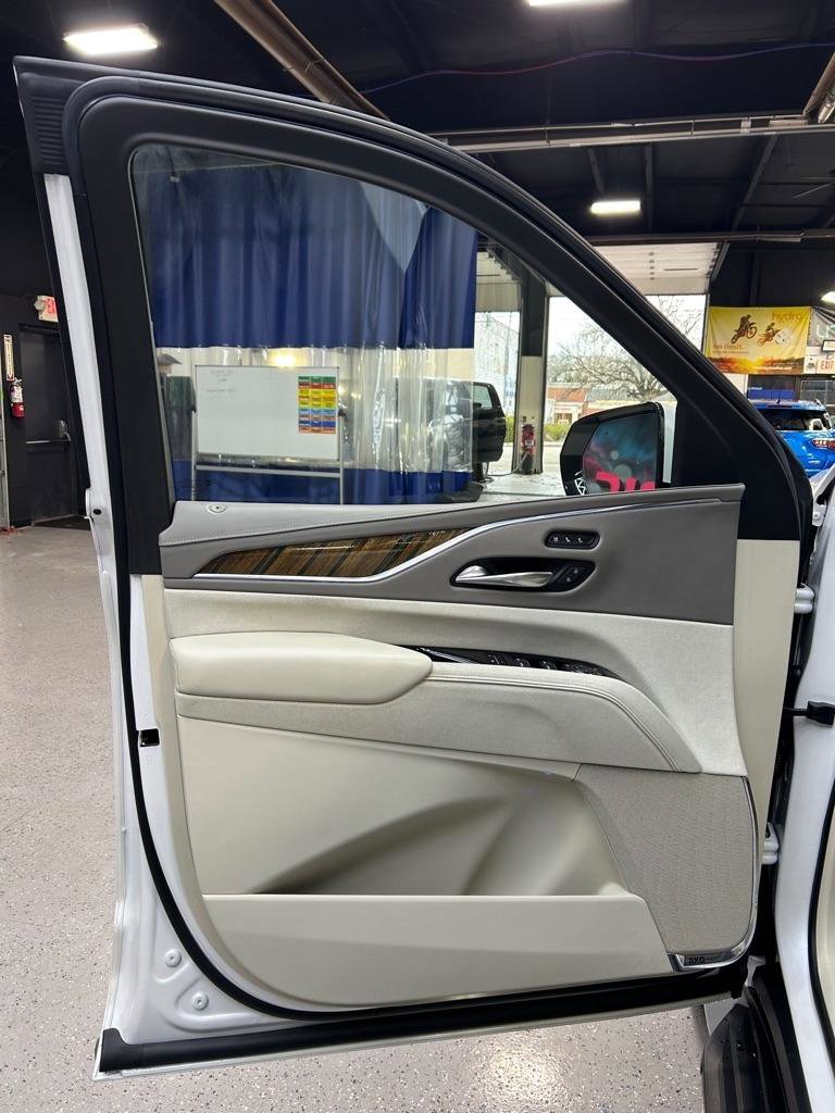 Used 2022 Cadillac Escalade Premium Luxury Platinum image 14