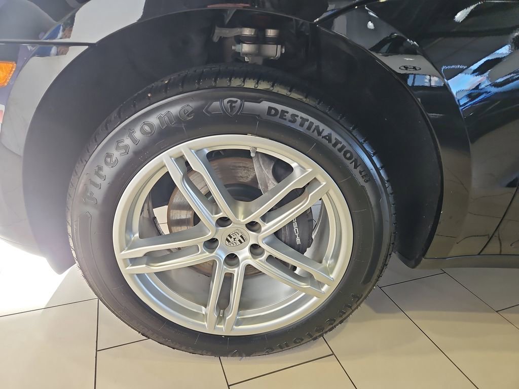 Used 2023 Porsche Macan image 8