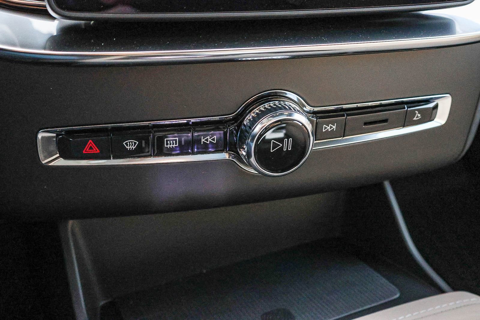 New 2026 Volvo XC90 T8 Plus w/ Protection Package AWD/4WD image 34