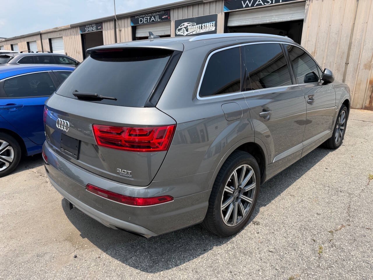 Used 2017 Audi Q7 3.0T Premium Plus w/ Premium Plus Package AWD/4WD image 4