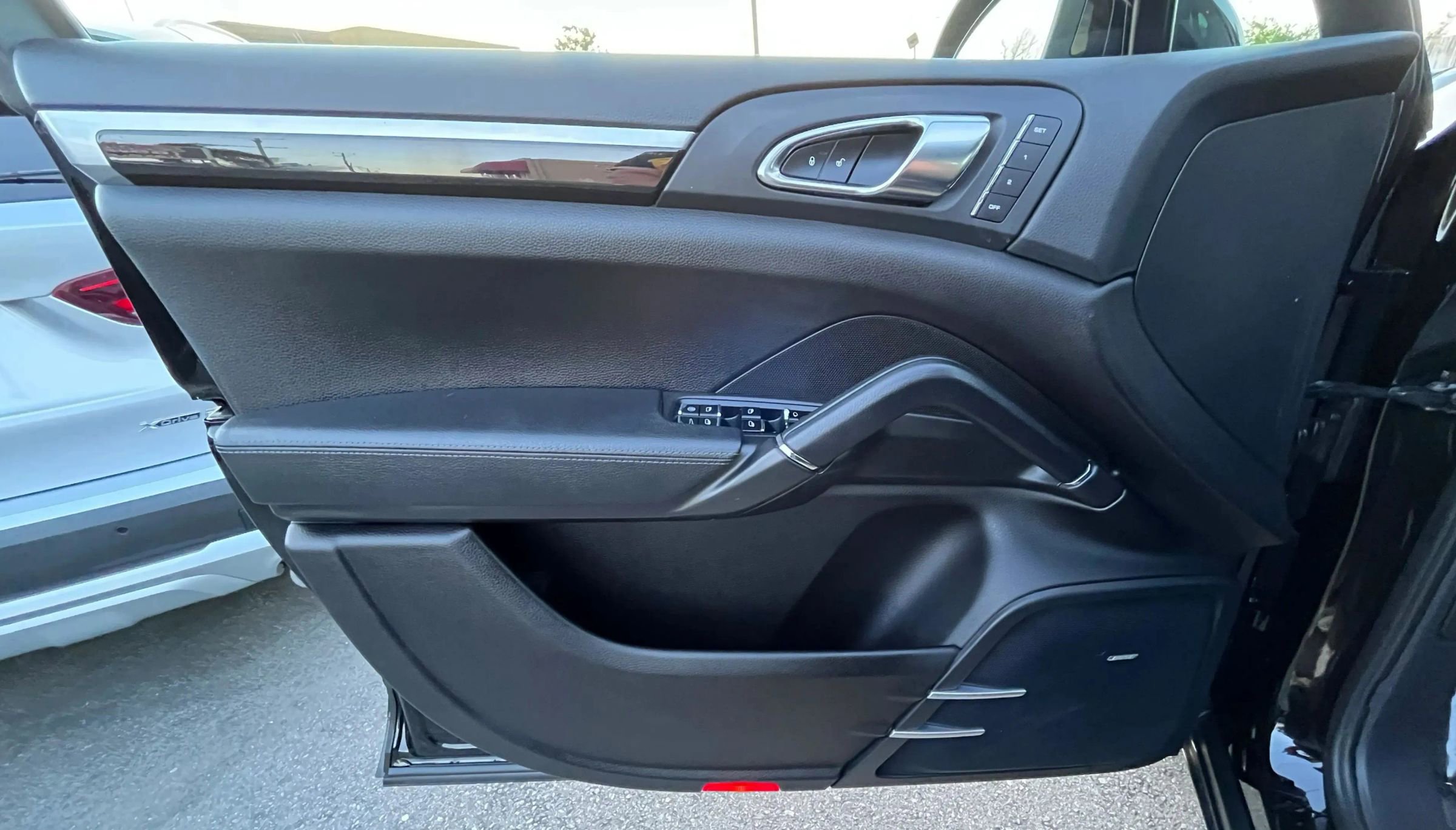 Used 2012 Porsche Cayenne S image 9