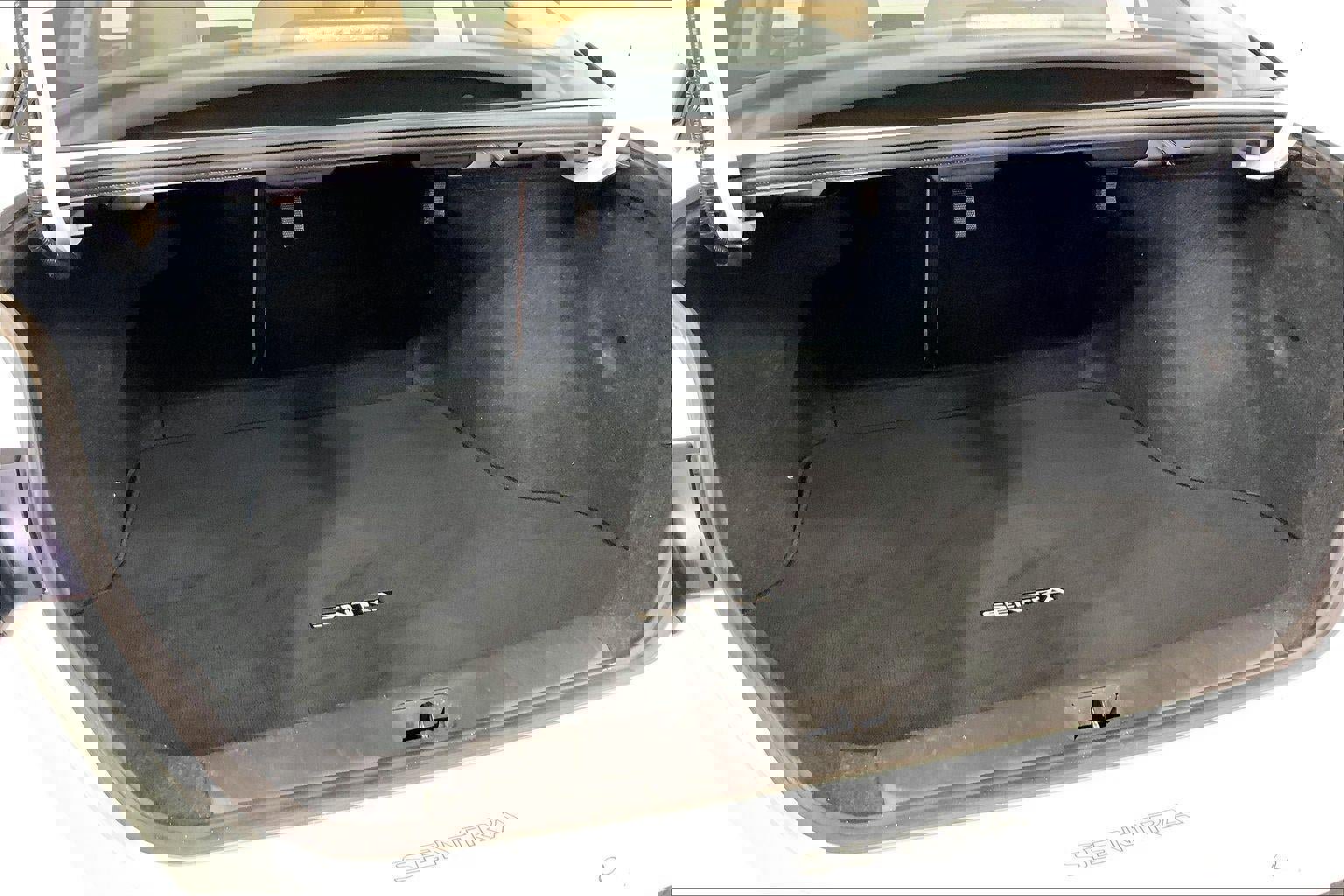 Used 2022 Nissan Sentra SV w/ SV Premium Package image 4