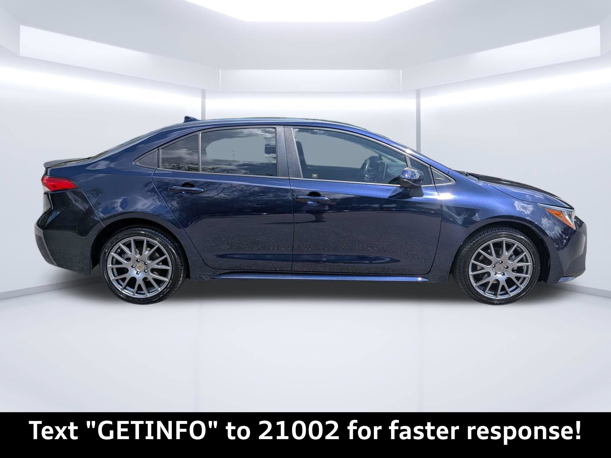 Used 2020 Toyota Corolla LE FWD image 2
