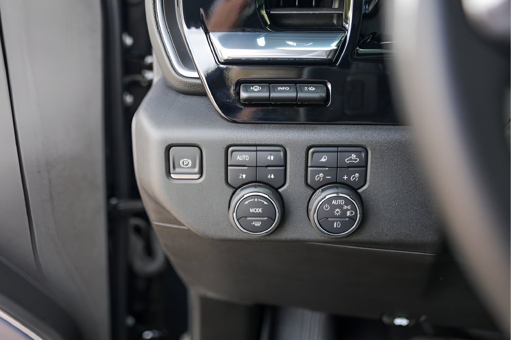 Certified 2025 Chevrolet Silverado 1500 High Country w/ High Country Premium Package AWD/4WD image 17