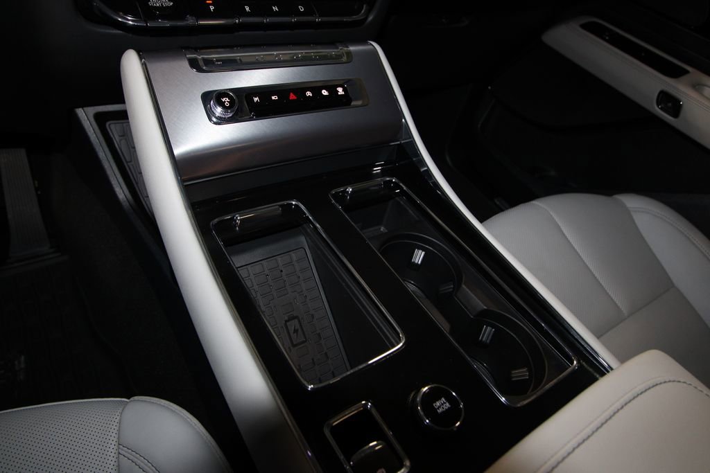 Used 2026 Lincoln Aviator AWD image 18