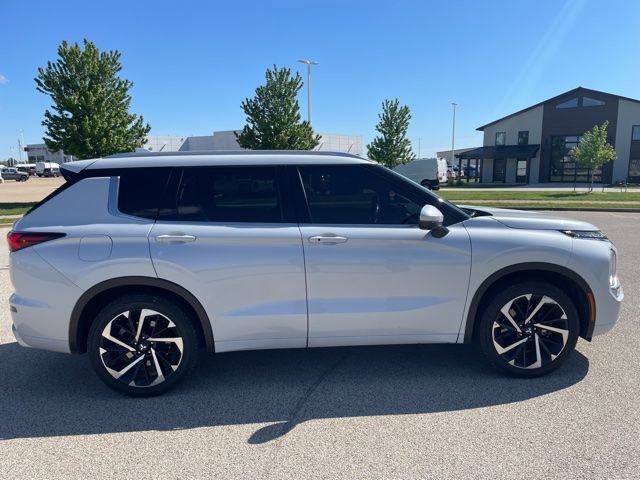 Used 2022 Mitsubishi Outlander SEL FWD image 2