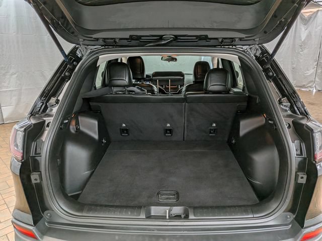 Used 2019 Jeep Cherokee Latitude Plus w/ Cold Weather Group AWD/4WD image 18