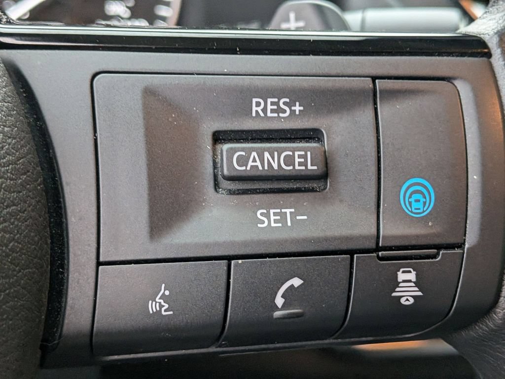 Used 2023 Nissan Rogue SV AWD/4WD image 14